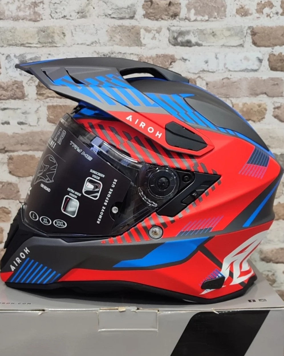 Casco Airoh Commander