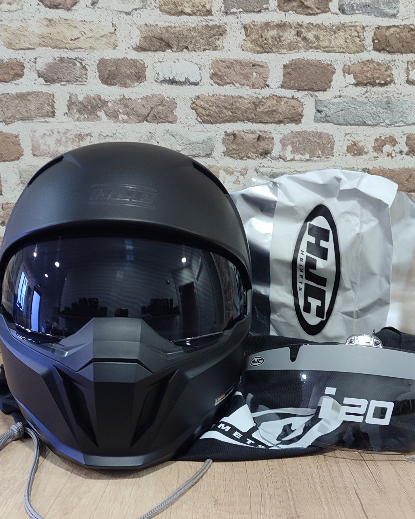 Casco HJC i20