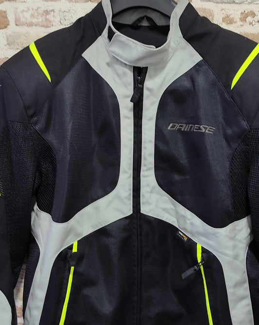 Chaqueta Dainese perforada
