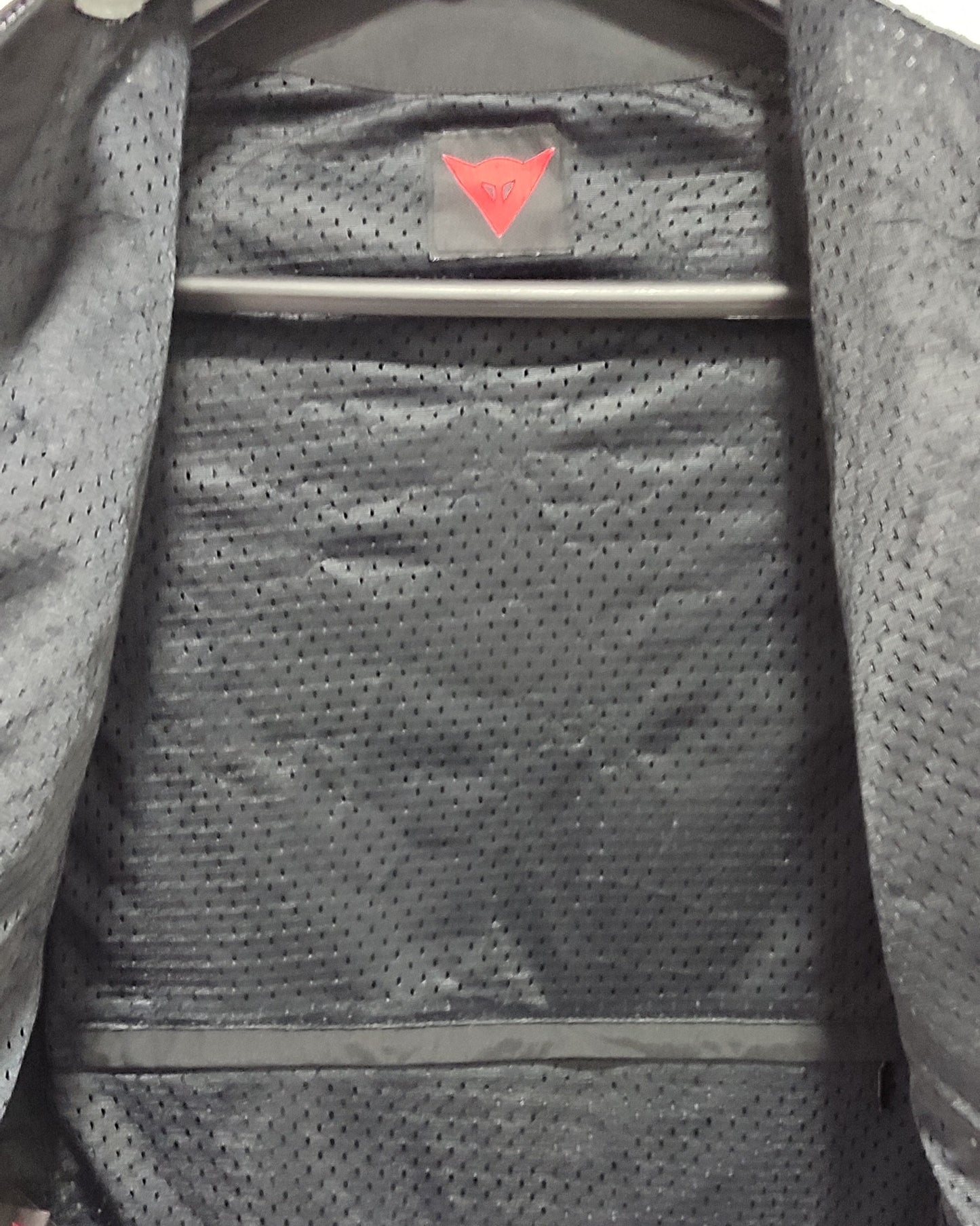 Chaqueta Dainese perforada