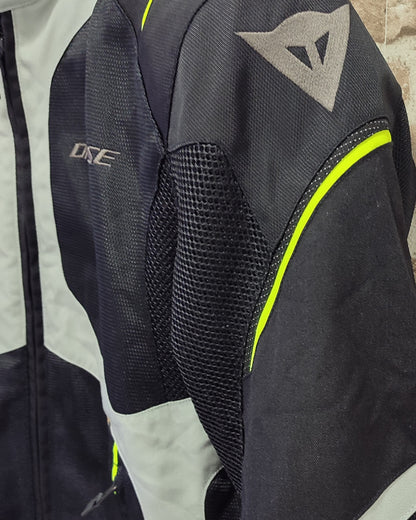 Chaqueta Dainese perforada