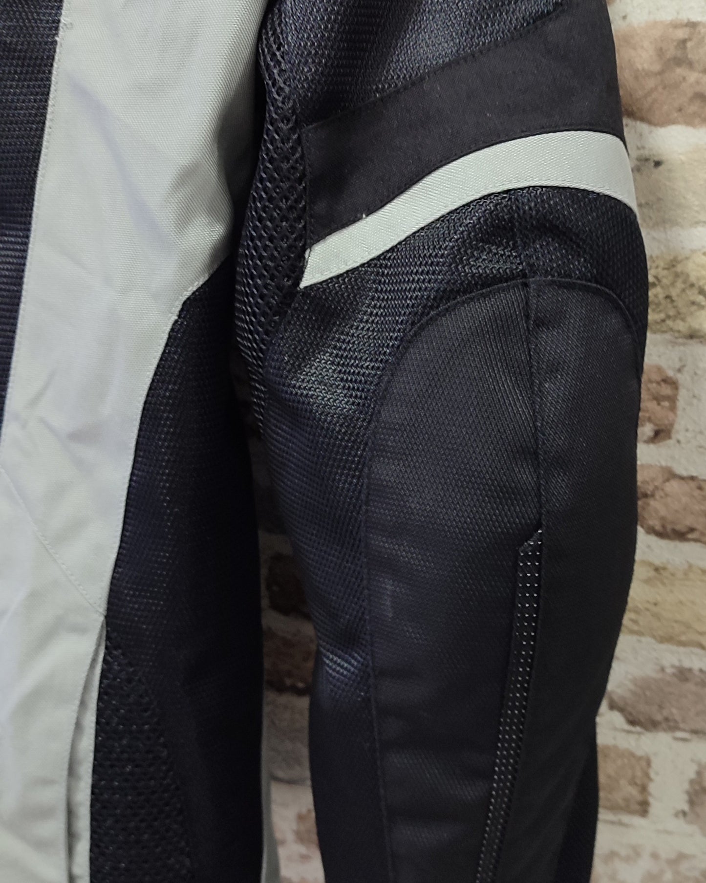Chaqueta Dainese perforada